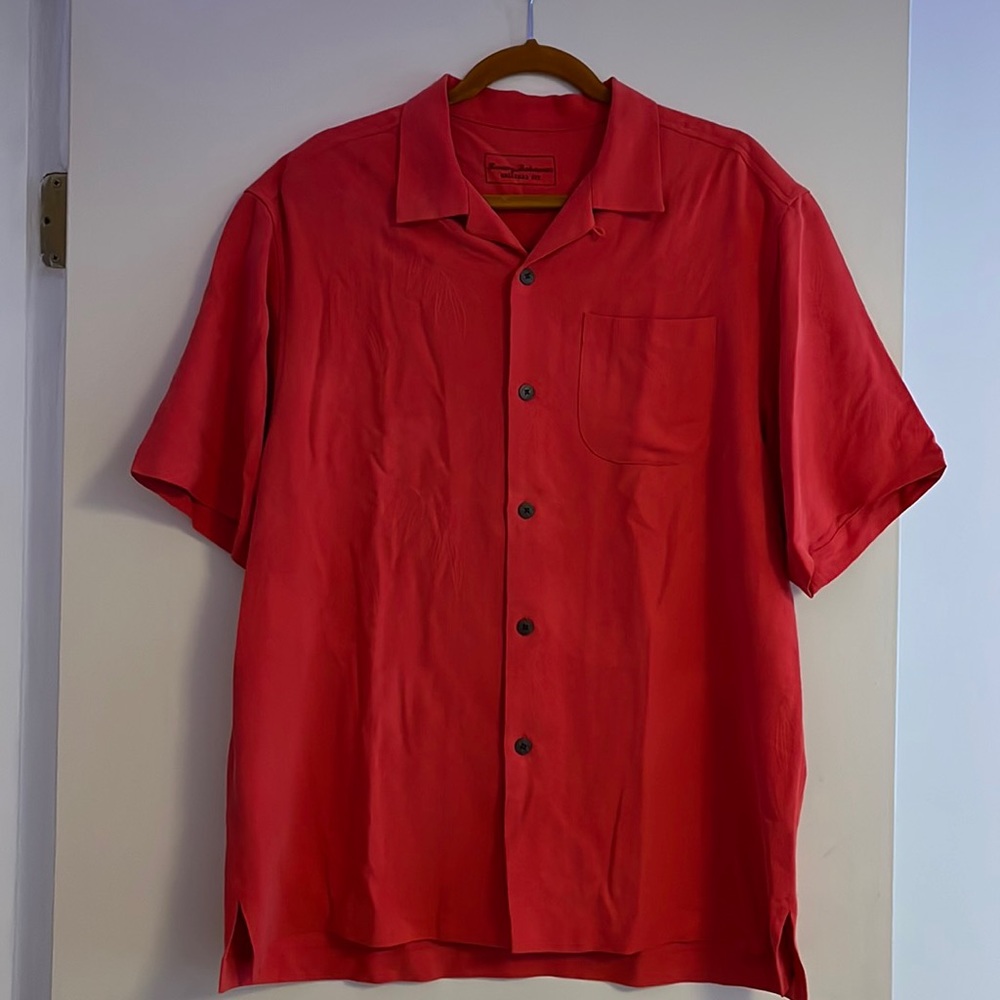 Tommy Bahama shortsleeved button down camp shirt